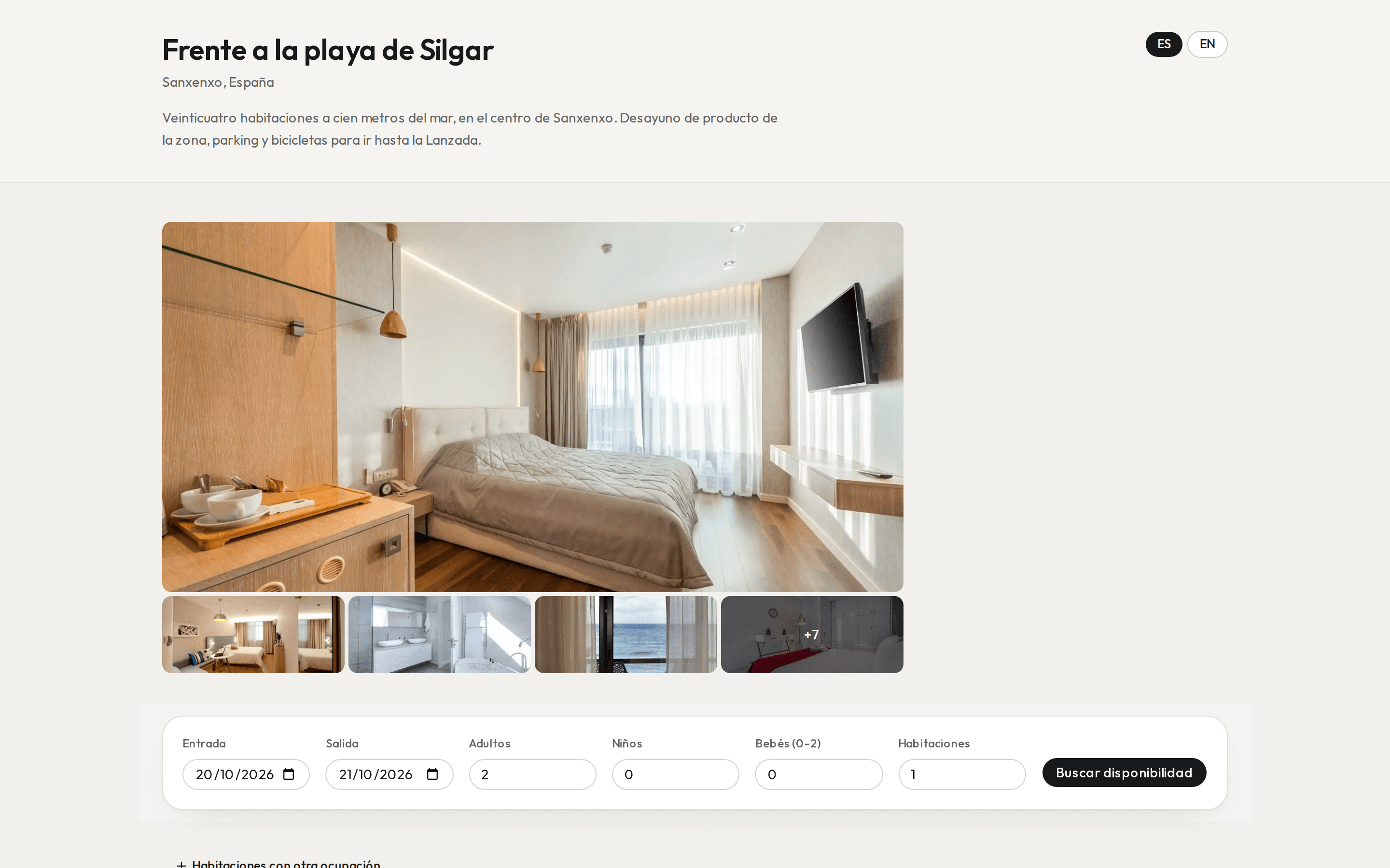 La portada del motor de reservas de la demostración: el titular del hotel, su galería de fotos y el buscador de fechas y personas